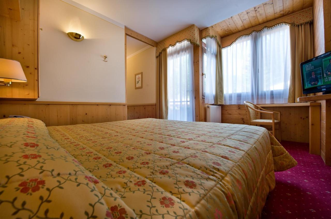 Sporthotel Rosatti Dimaro Exterior foto